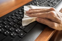 PC Computer Tastatur reinigen; sauber arbeiten im Büro, Homeoffice / Homeschooling